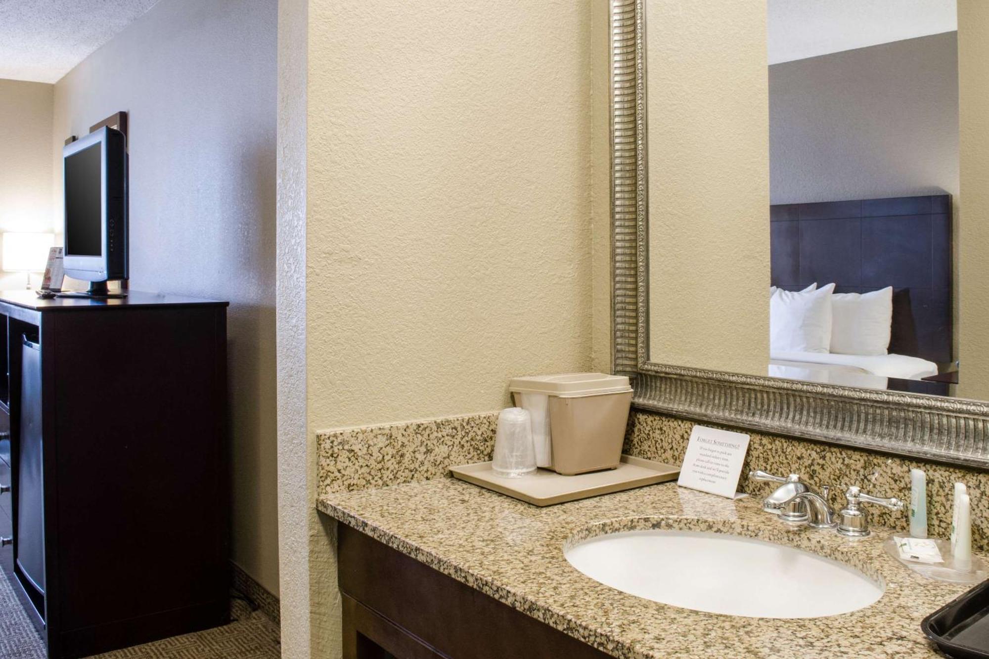 Quality Inn 2*